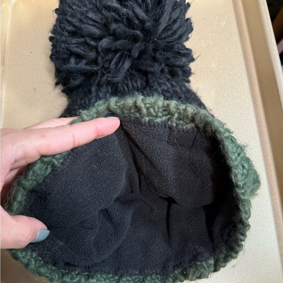 fleece lined beanie black/olive green. WARMEST‎ hat out there! - Picture 2 of 2
